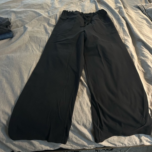 lululemon athletica Black Wide Leg still Pants size 8/10 - Picture 1 of 8